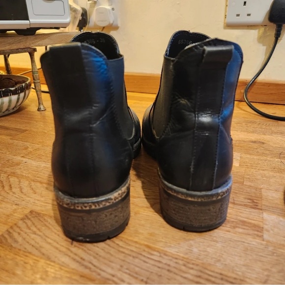 Women's Black Leather Ankle Booties - Picture 3 of 4